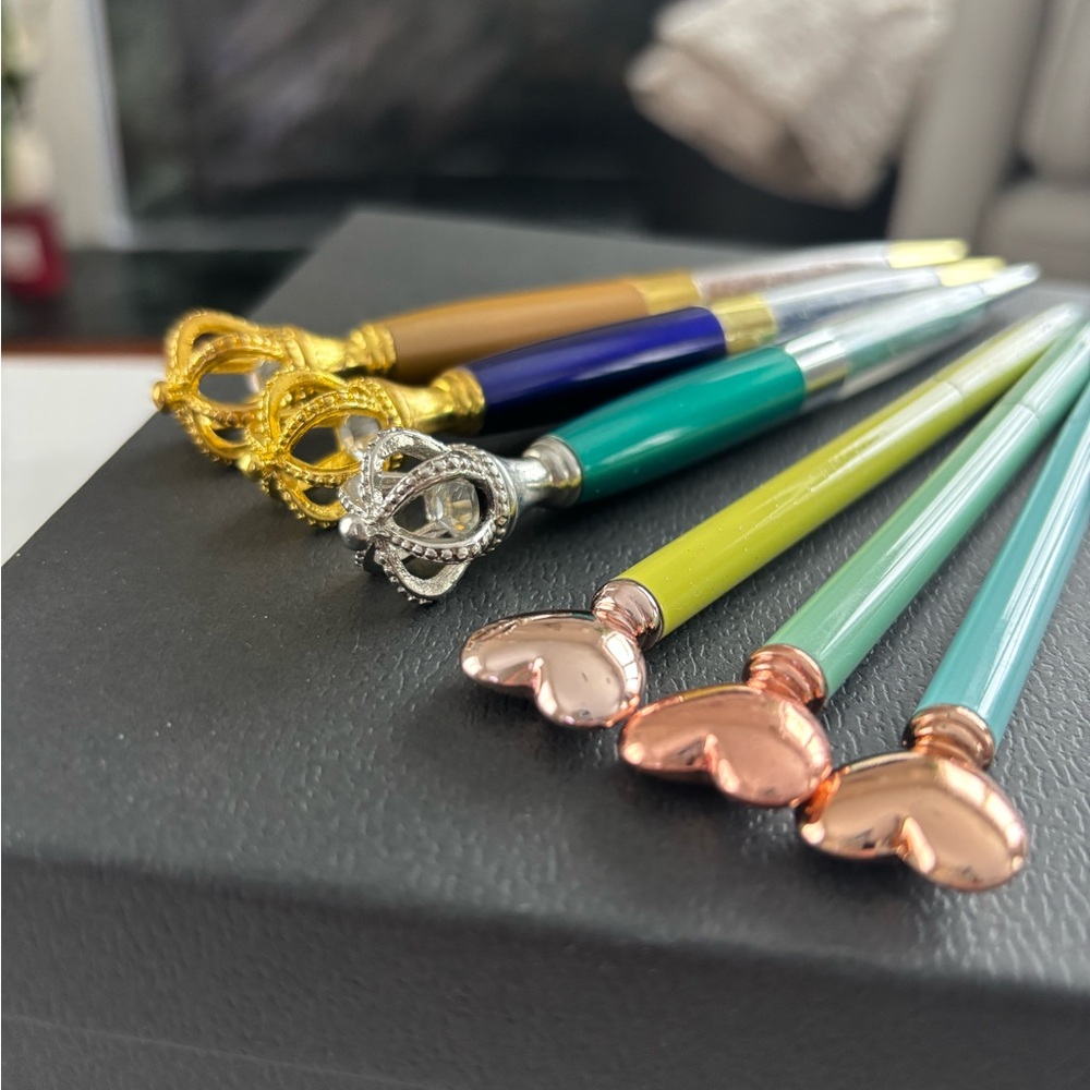 Set of 6 Decorative retractable Pens with Crown and Heart Accents